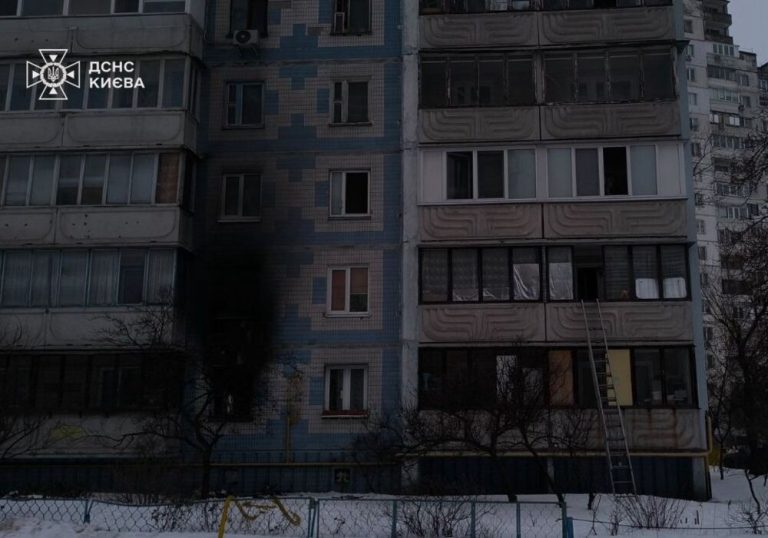 У Києві за 43 хвилини загасили пожежу в дев’ятиповерхівці та врятували 7 осіб, серед яких троє дітей