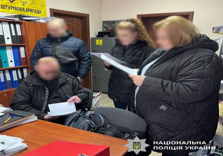 Трьом київським лікарям повідомили підозру за фіктивні обстеження й «лікування» за 18 тис. дол. в схемі ухилення від мобілізації