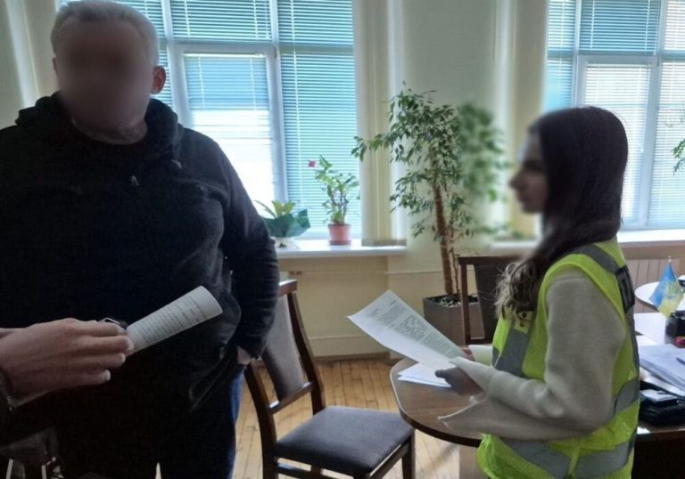 Начальнику управління освіти Подільської РДА у Києві оголосили підозру через невиплату понад 188 тис. грн допомоги дітям-сиротам