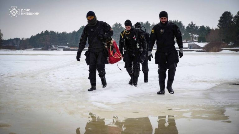 50 тисяч квадратних метрів підтоплені: на Київщині тиждень розшукують водія, чиє авто провалилося під лід