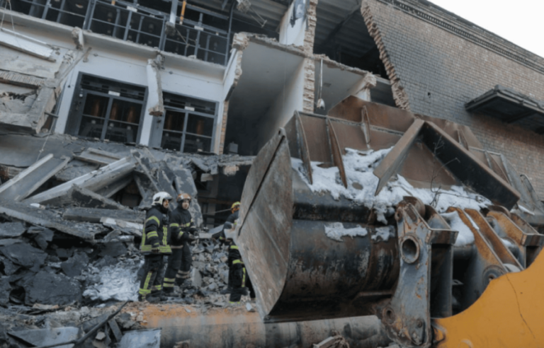 Після удару по Дарницькій ТЕЦ Києву загрожує тривале відключення електроенергії