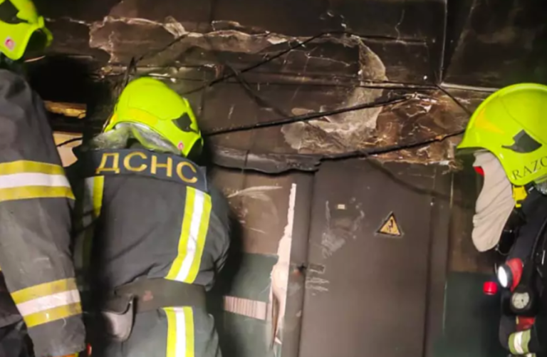 Пожежа в багатоповерхівці на Київщині: як рятувальники виводили мешканців — ФОТО
