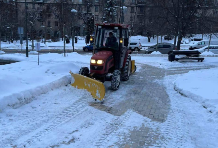 Шторм у Києві: вулицями міста рух суттєво уповільнений — ФОТО