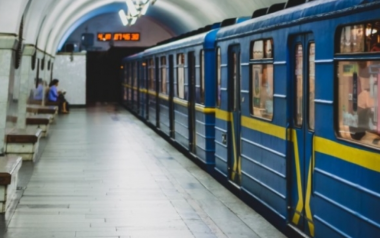 У столичному метро оновили інтервали руху в режимі цілодобових перевезень — ФОТО