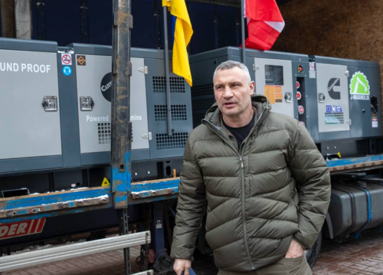 Міжнародні партнери передали Києву «автономне» освітлення — що надійшло у фотоогляді