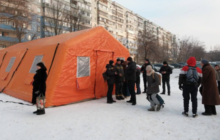 Тисяча будинків без опалення: у Києві тривають аварійні роботи з відновлення теплопостачання