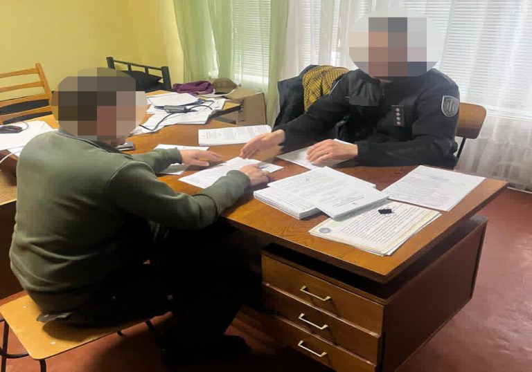 На Київщині викрили командира, який покривав «своїх» і щомісяця двічі дозволяв вивозити продукти