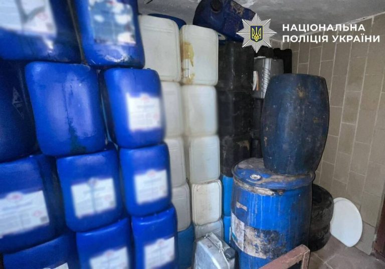 У Києві машиніст і його помічник злили з тепловоза «Укрзалізниці» 2000 літрів дизельного пального