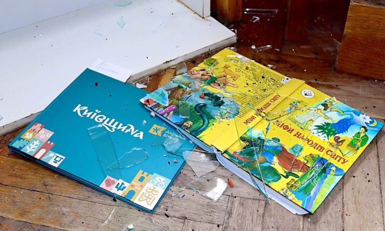 Російський обстріл завдав ушкоджень Київській національній бібліотеці для дітей