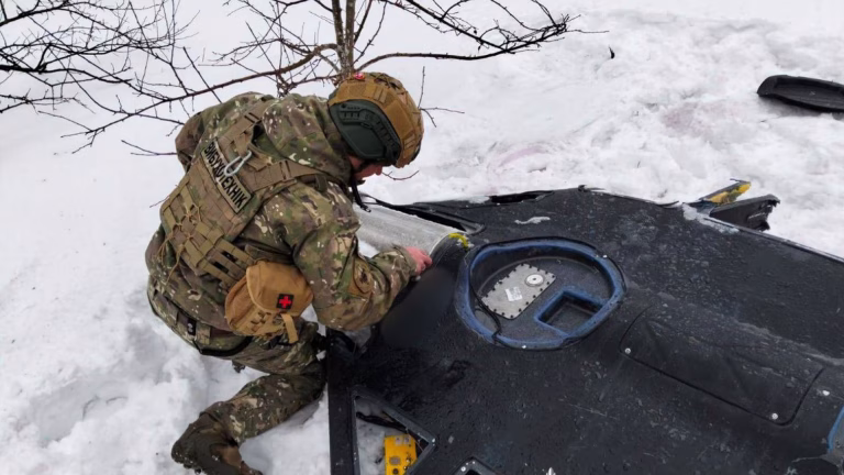 Київські вибухотехніки поліції знищили боєголовку дрона «Герань-2»