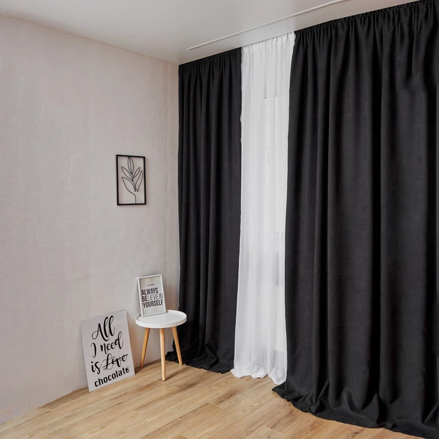 Черные готовые шторы микровелюр на тесьме