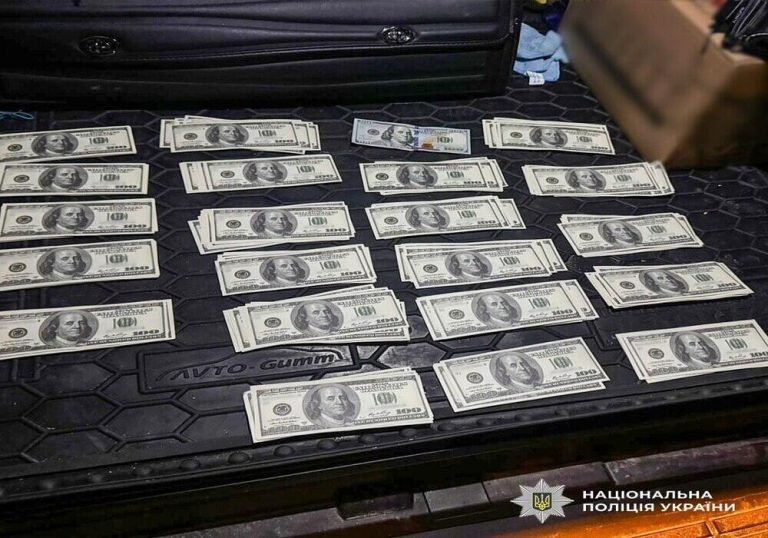 У Києві затримали організатора схеми для ухилянтів, який продавав фіктивну інвалідність і «легальні» пенсії за $21 тис