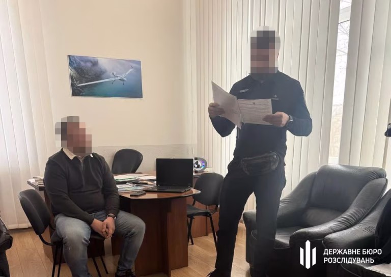 ДБР розкрило в Києві механізм ухилення від мобілізації: 14 осіб за $1,5–4 тис