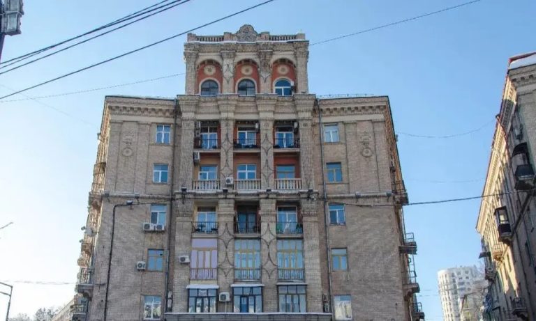 Повоєнну будівлю біля Майдану пропонують визнати об’єктом культурної спадщини Києва