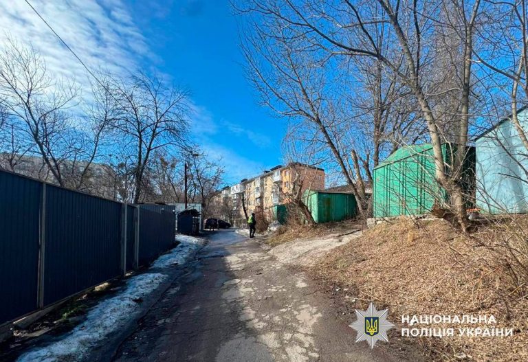 У Києві ревнивий чоловік поранив знайомого ножем після зустрічі з його дружиною