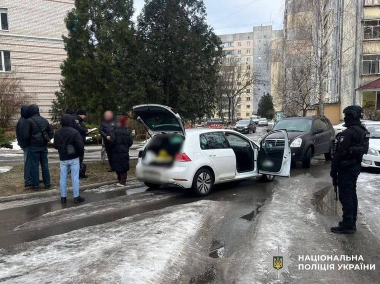 У Київській області викрили двох наркоділків, які збували кокаїн на десятки тисяч гривень