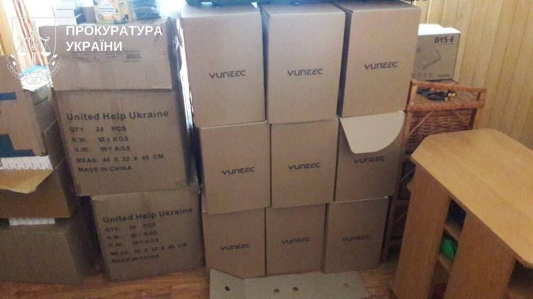 Іноземця на Київщині заарештували за продаж гуманітарної допомоги — вилучені дрони, авто й аптечки