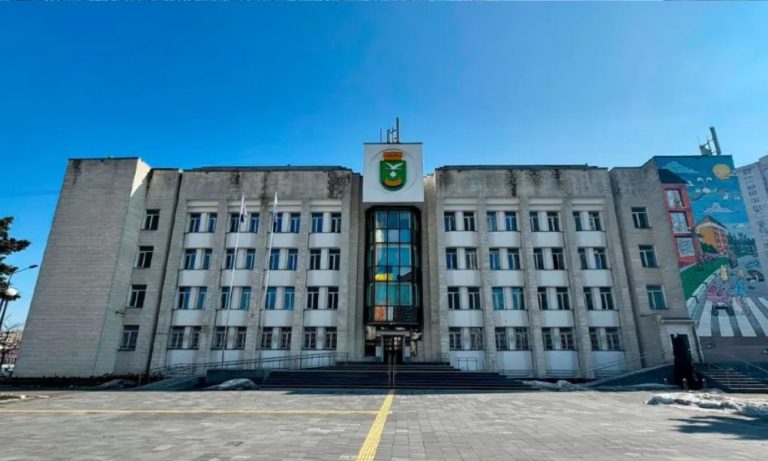 Поки він виступав антикорупціонером, родина чиновника Дарницької РДА під час війни скуповувала квартири в Києві