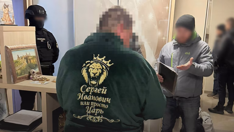 Ексголова суду та адвокати привласнили квартиру померлої на Київщині і живуть по-царськи