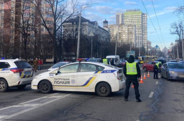 У Києві потужний удар розірвав автомобіль — одна людина загинула, ще одна поранена