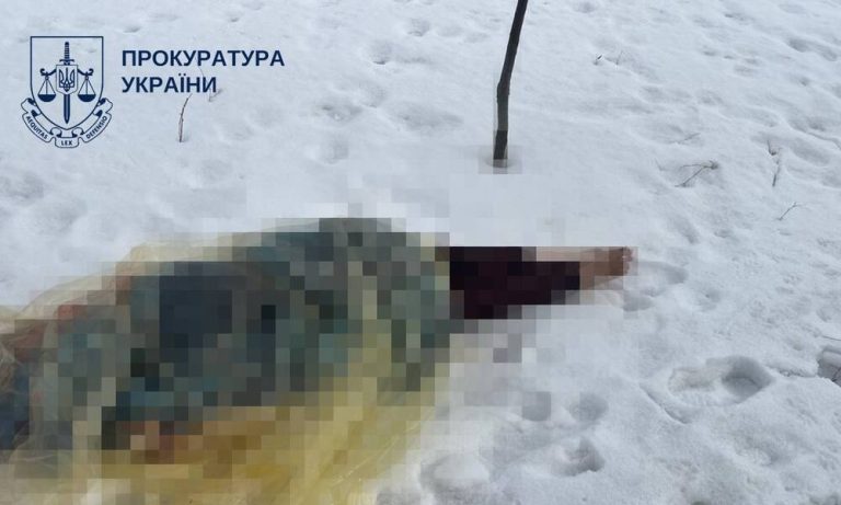 На Київщині чоловіку повідомили про підозру в умисному вбивстві — він зарізав співмешканку й викинув її тіло на город сусідки