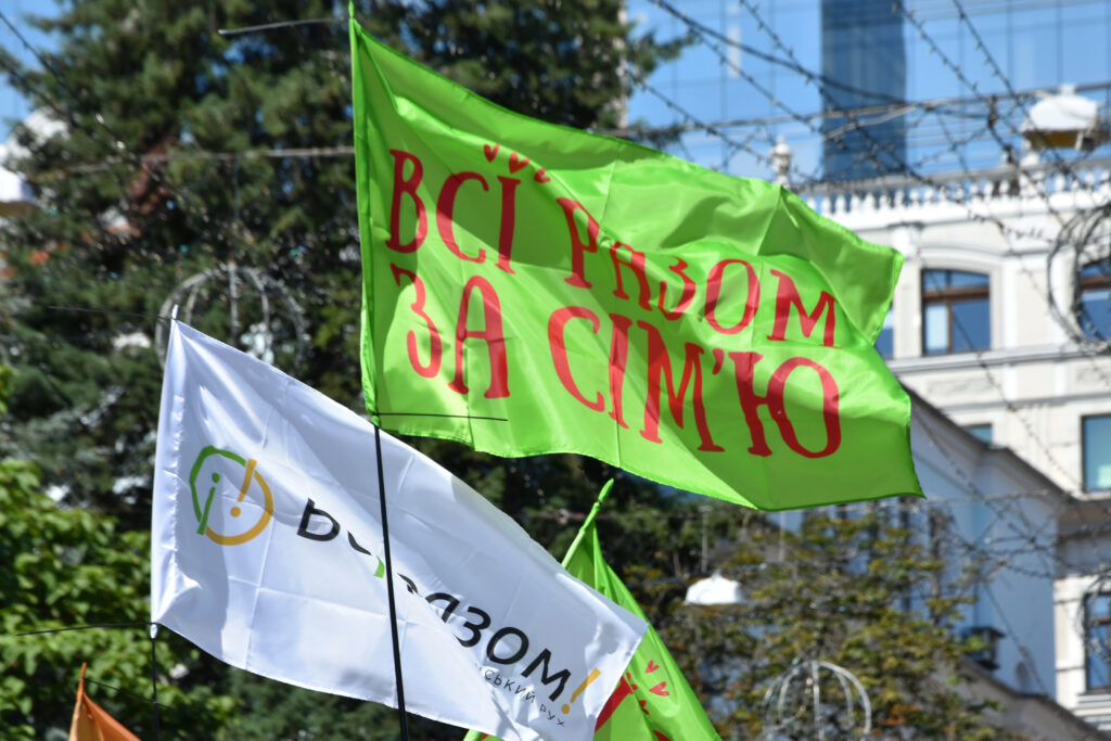 Колона йде центральними вулицями Києва
