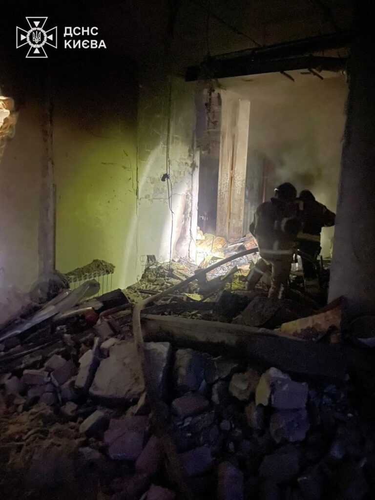 Пошкоджені будівлі та пожежі у місті