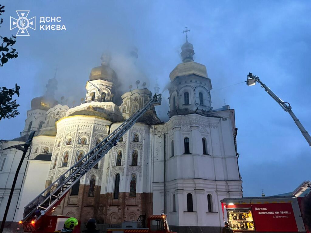 Пошкоджені будівлі у Києві