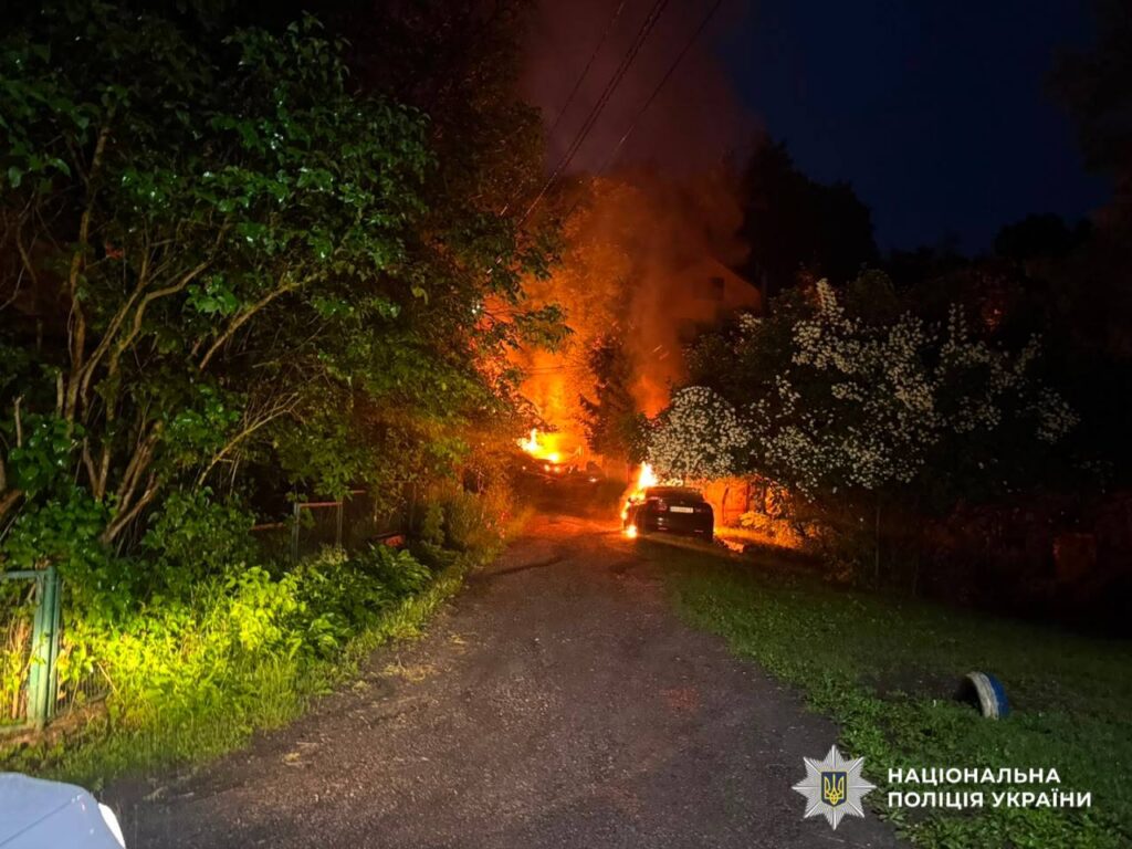 Наслідки атаки — пошкоджене приміщення