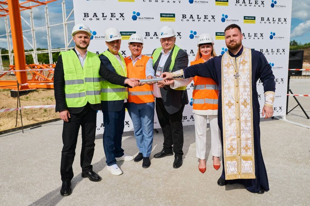Підписання документів та урочистий момент