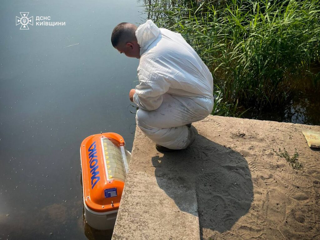 Спеціальне обладнання для очищення води на місці події