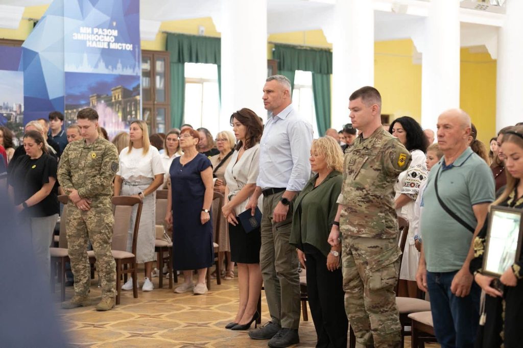 Кличко нагородив родини полеглих Захисників медалями «Честь. Слава. Держава»