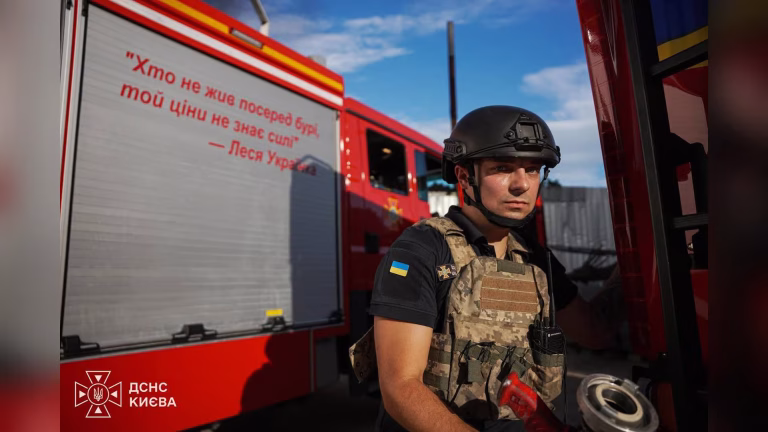 Уламки БпЛА пошкодили нежитлову споруду у Подільському районі Києва
