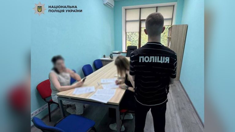 Київську чиновницю з освітньої агенції притягнуть до суду за хабар у 700 тисяч гривень