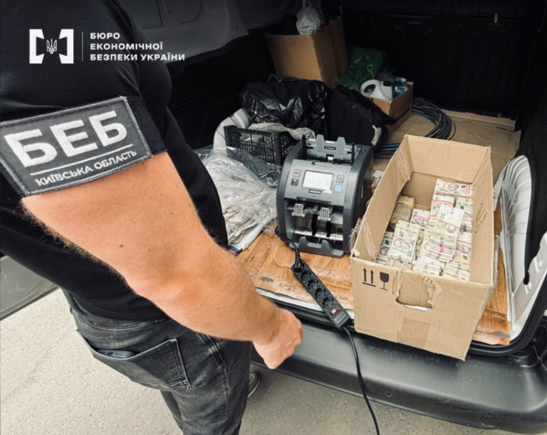 На Київщині податківці розкрили масштабну мережу фіктивних фірм — понад 60 компаній працювали на конвертаційний центр