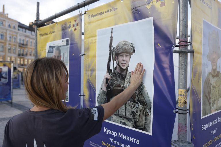 Київ вп’яте вшанував пам’ять полеглих: у столиці відкрили Алею Героїв «Воїни світла»