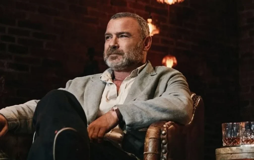 Лієв Шрайбер побував на місці атаки в Києві та звернувся з проханням надати Україні системи Patriot