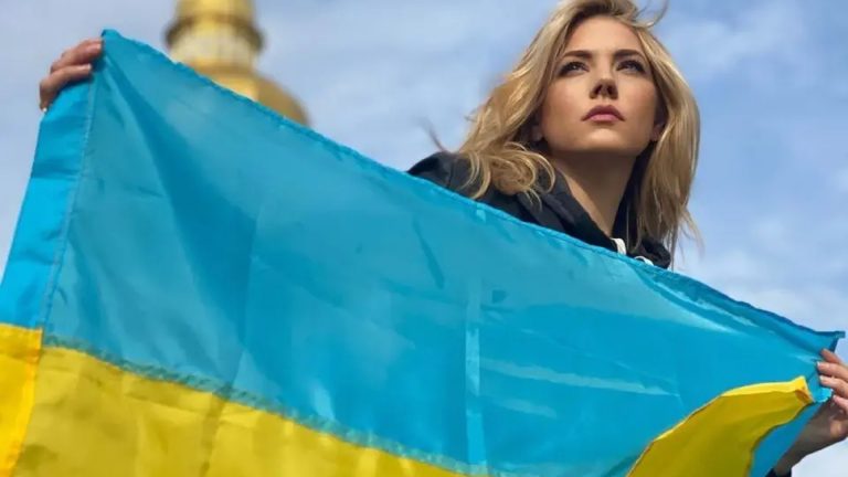 Кетрін Винник, зірка серіалу «Вікінги», відвідала Київ
