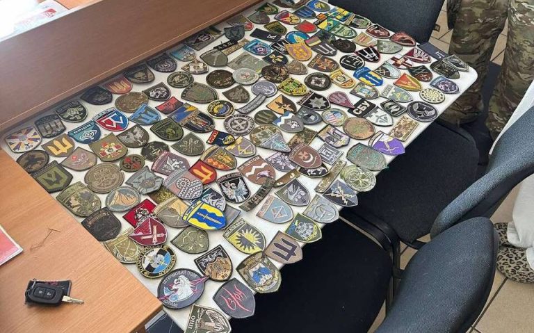 У Гостомелі з меморіалу пропали шеврони бійців, які захищали аеропорт — СБУ просить повернути реліквії