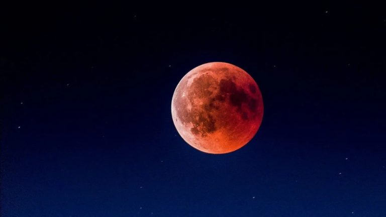 Київ сьогодні стане свідком рідкісного місячного затемнення