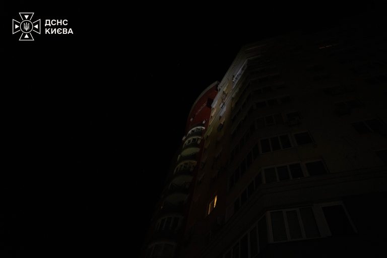 Нічна атака на Голосіївський район: у багатоповерхівці пошкоджені конструкції (ФОТО)