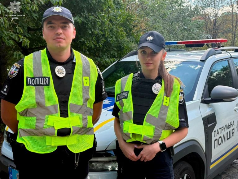 У Печерському районі патрульні поліцейські не дали жінці вчинити самогубство