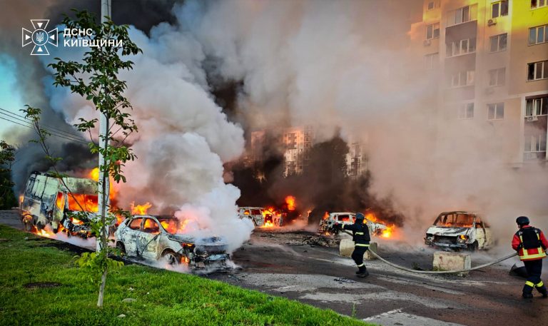 На Київщині внаслідок дронової атаки зазнали пошкоджень житлові будинки, складські приміщення та автомобілі