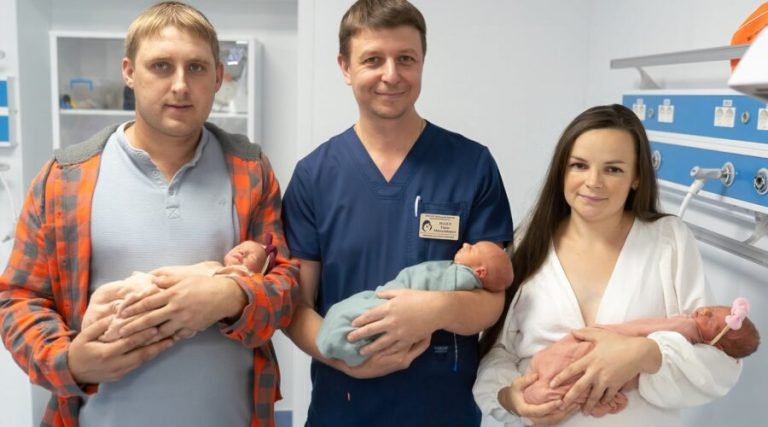 У столичній лікарні за один день з’явилися на світ трійня і двійня