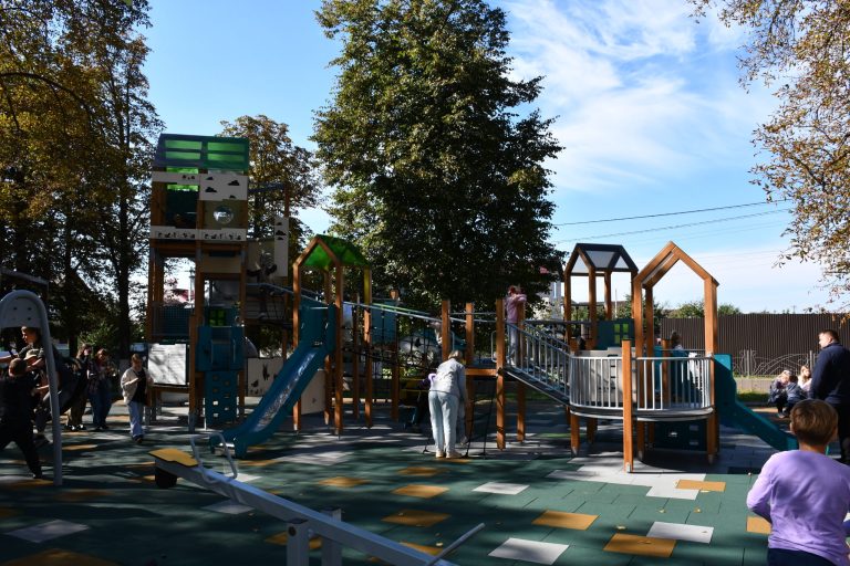 Як у Макарові втілили у життя проєкт переможниці «Школи лідерів громад» і створили дитячий майданчик