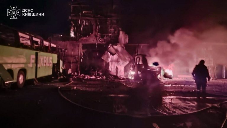 Після обстрілів на Київщині ДСНС ліквідувала дві пожежі