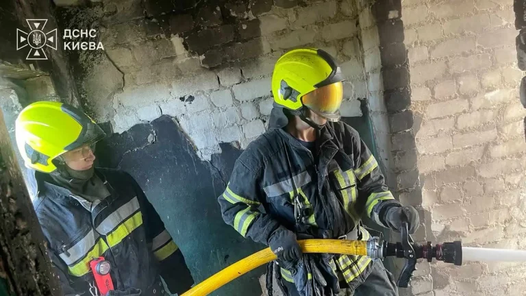 Ракетний удар по 25-поверховому будинку в Солом’янському районі Києва