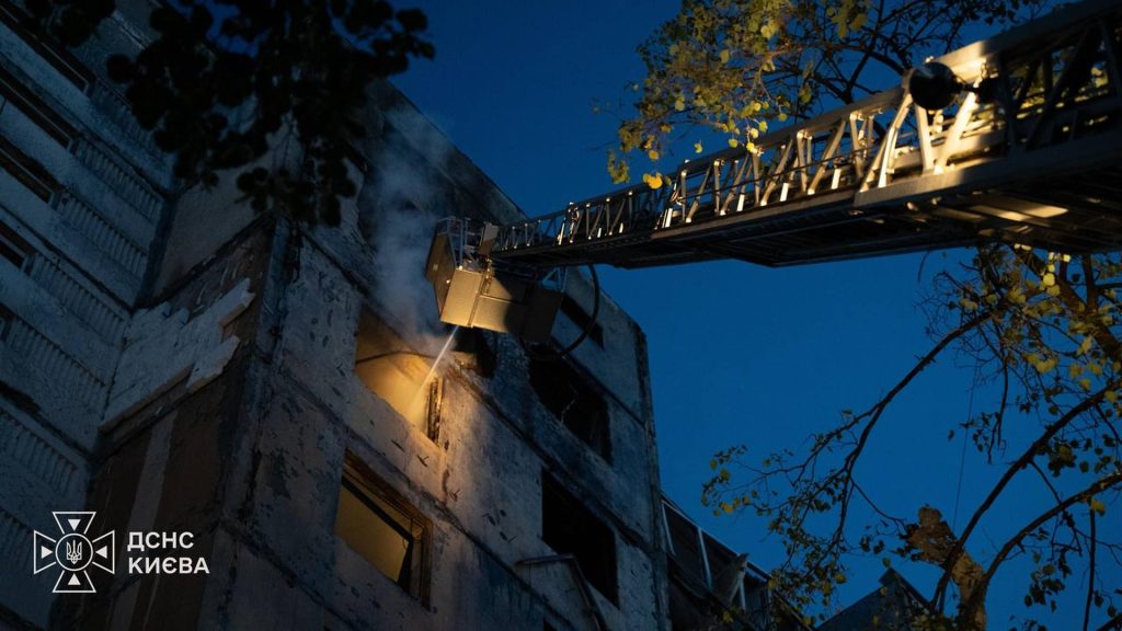 У Голосіївському районі безпілотник влучив у дев’ятиповерховий будинок, троє постраждалих