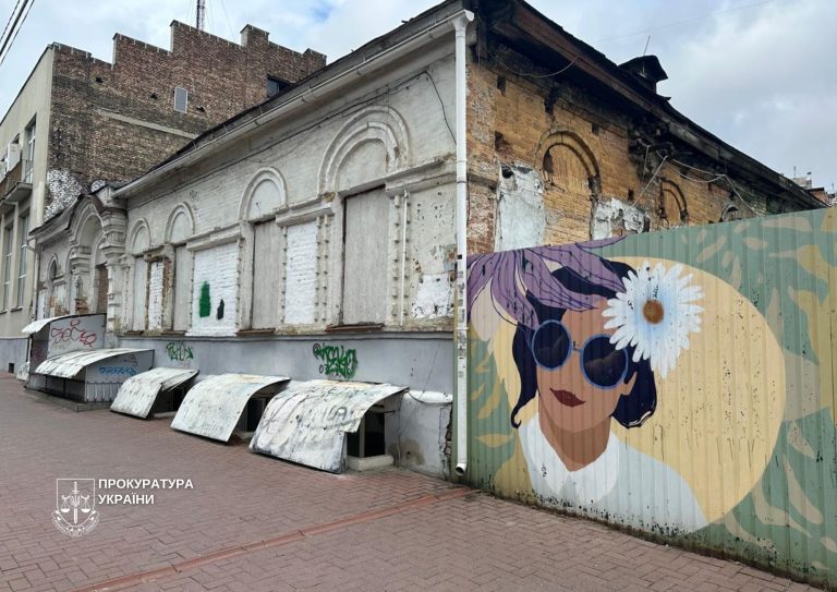 Пам’ятка архітектури на Подолі в Києві поступово руйнується — фото