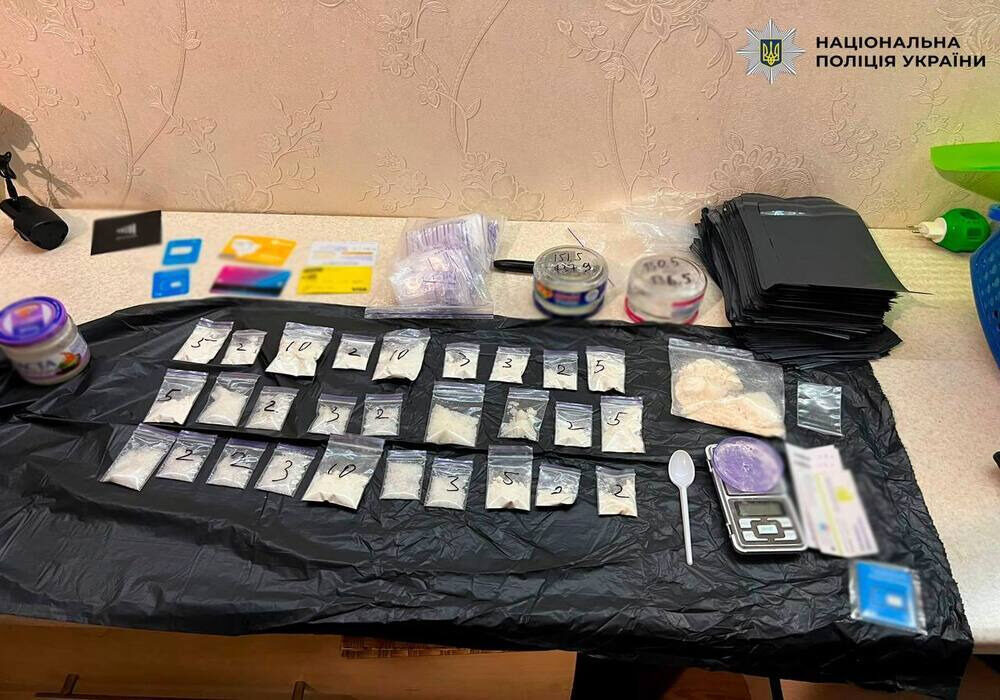 У Києві поліція затримала чоловіка, який поштою збував амфетамін і Альфа-PVP